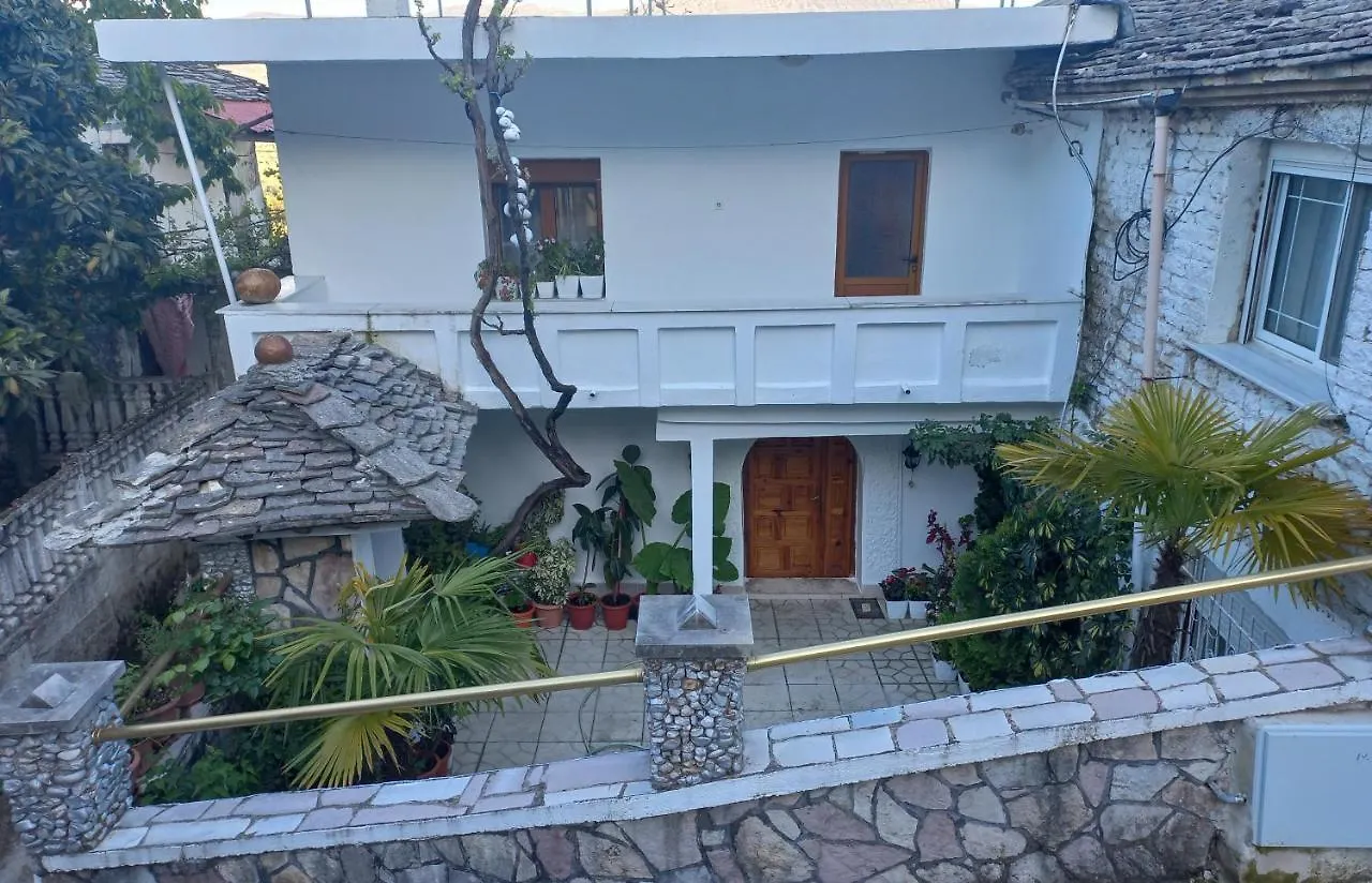 Sokolli Guest House Gjirokastër